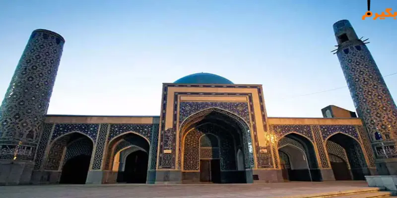 مسجد تاریخی 72 تن